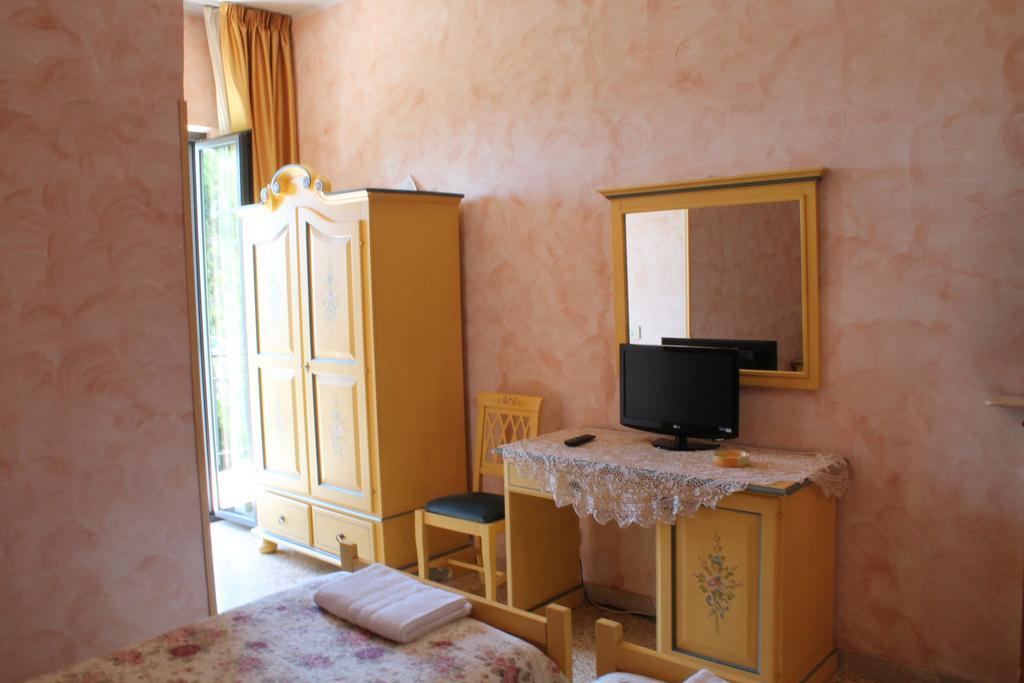 Hotel La Villa Ceccano Bilik gambar